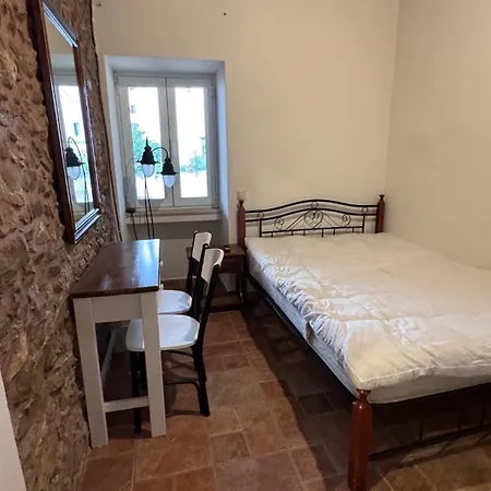 Πέτρινη φωλιά *