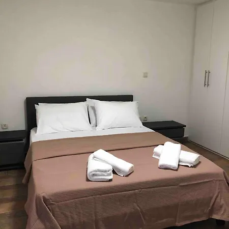 Πέτρινη φωλιά Λιβάδι Κυθήρων