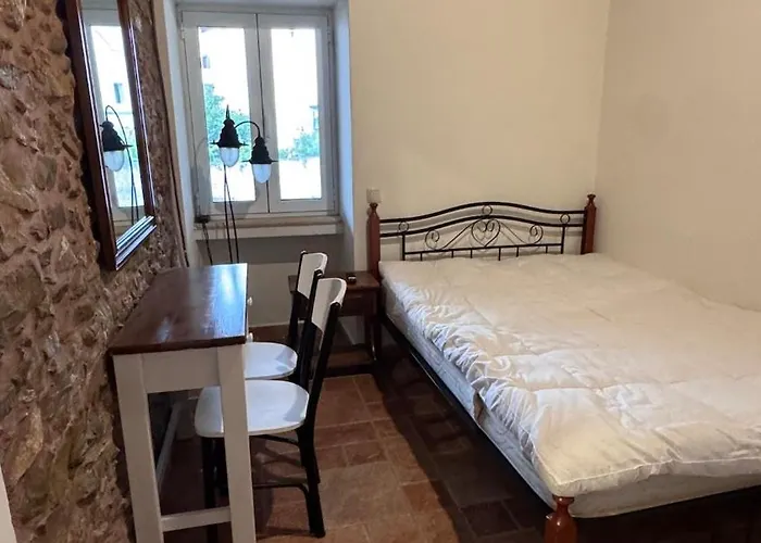 Πέτρινη φωλιά *